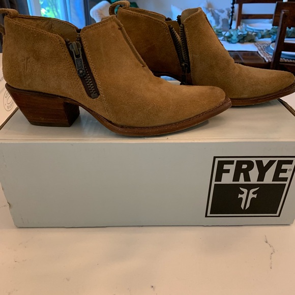 Frye Shoes - EUC FRYE “SACHA MOTO SHOOTIE “ANKLE BOOTIE